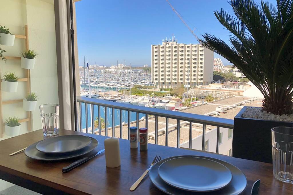 Appartement Vue Mer Et Port, Refait A Neuf Pour Vous ! Climatise La Grande Motte Exteriér fotografie